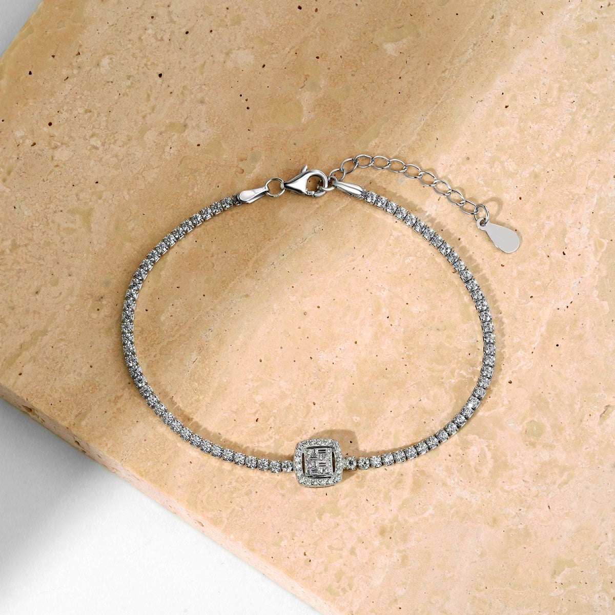 [baslovejewels]Luxurious Dazzling Square Shape Banquet Bracelet