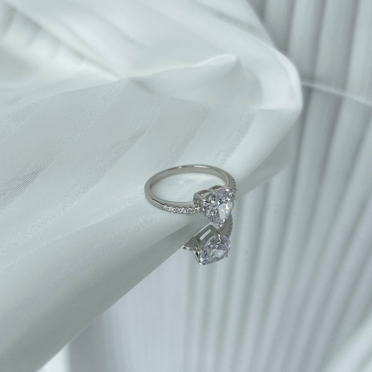 [baslovejewels]2.0 Carat Dazzling Lustrous Heart Cut Lover Ring