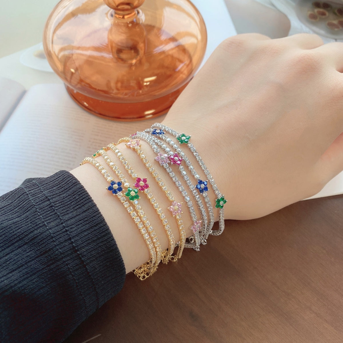 [baslovejewels]Sparkling Flower Shape Tennis Bracelet