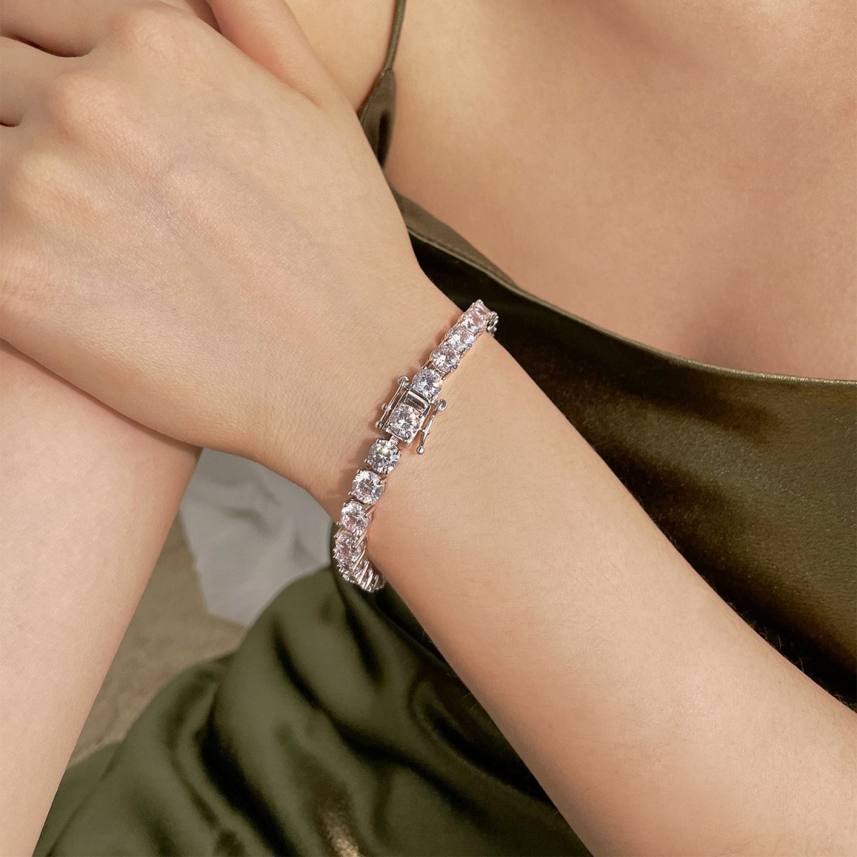 [baslovejewels]0.75 Carat Dazzling Round Cut Wedding Bracelet
