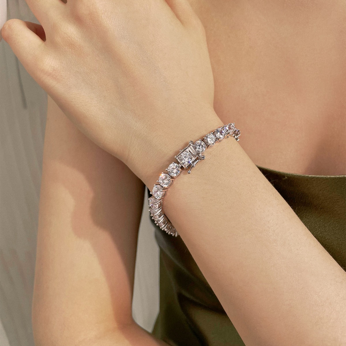 [baslovejewels]0.75 Carat Dazzling Round Cut Wedding Bracelet