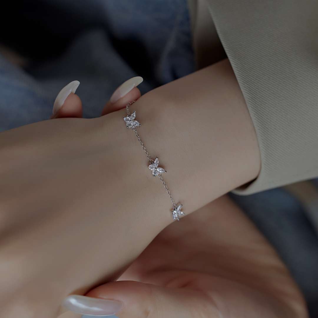 [baslovejewels]Radiant Butterfly Shape Necklace