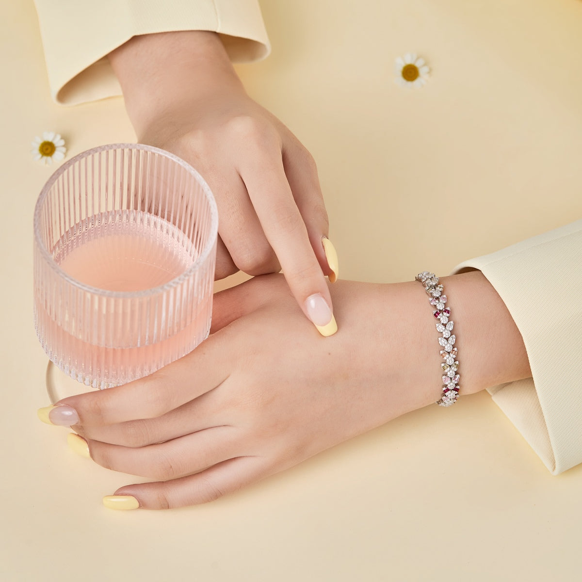 [baslovejewels]Dainty Exquisite Flower Shape Daily Bracelet