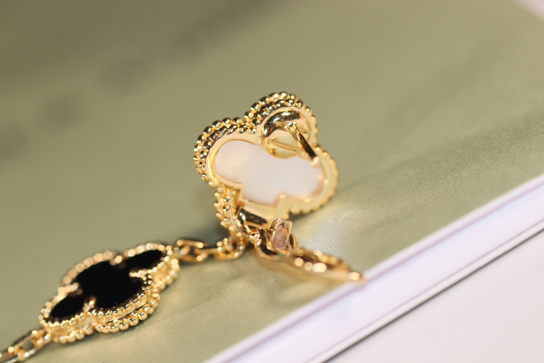 [Basjewels]CLOVER EARRINGS GOLD ONYX MOP 3 MOTIF