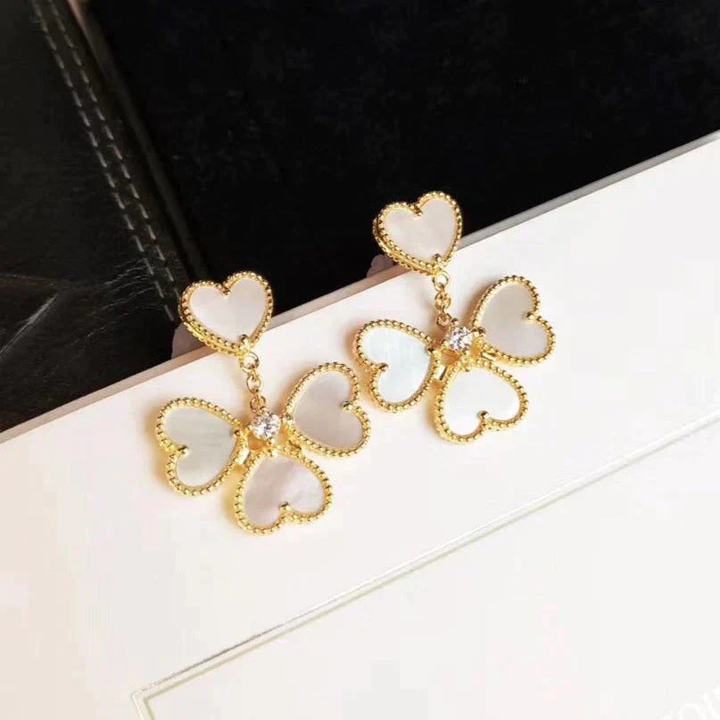 [Basjewels]CLOVER SWEET WHITE MOP EARRINGS