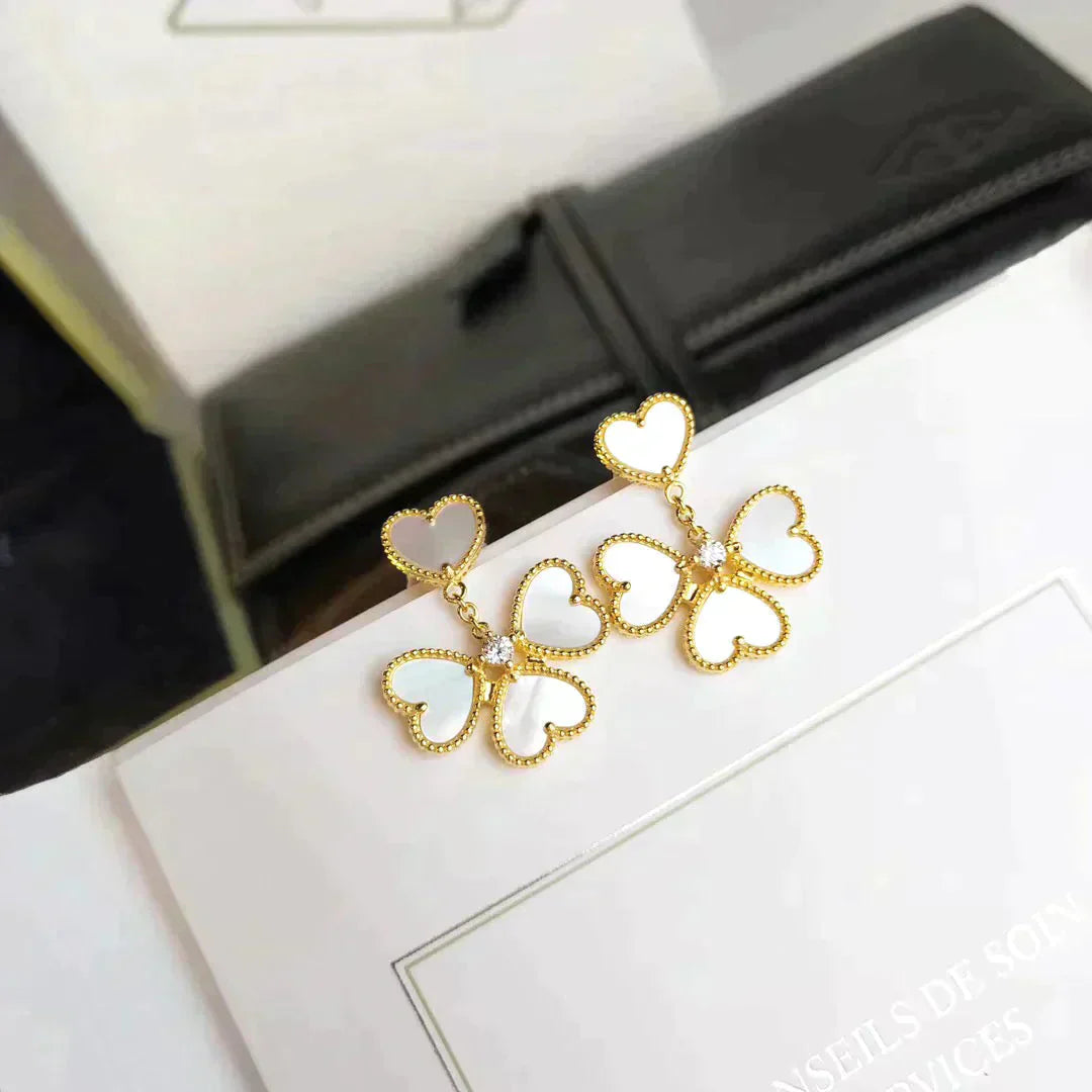 [Basjewels]CLOVER SWEET WHITE MOP EARRINGS