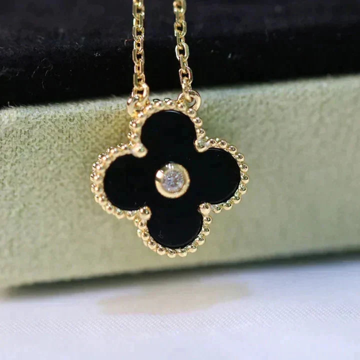 [Basjewels]CLOVER 15MM DIAMOND ONYX NECKLACE