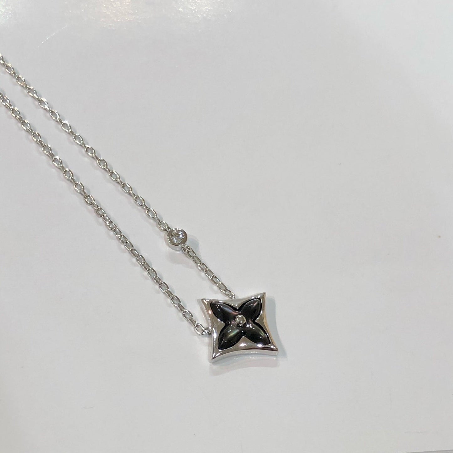 [Basjewels]STAR BLACK MOP NECKLACE