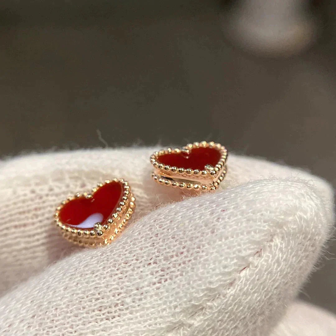 [Basjewels]HEART CARNELIAN STUD EARRINGS