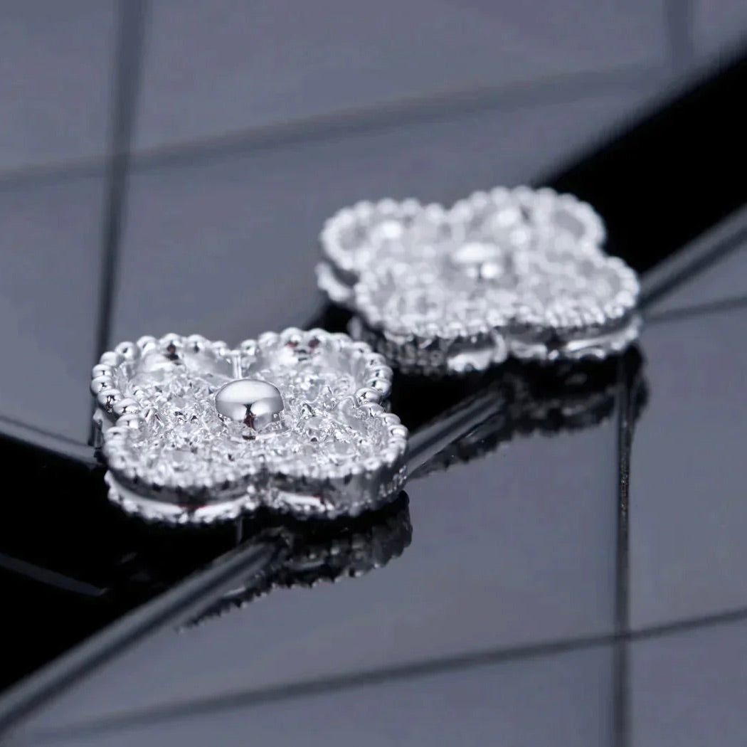 [Basjewels]CLOVER 1 MOTIFS DIAMOND STUD EARRINGS SILVER