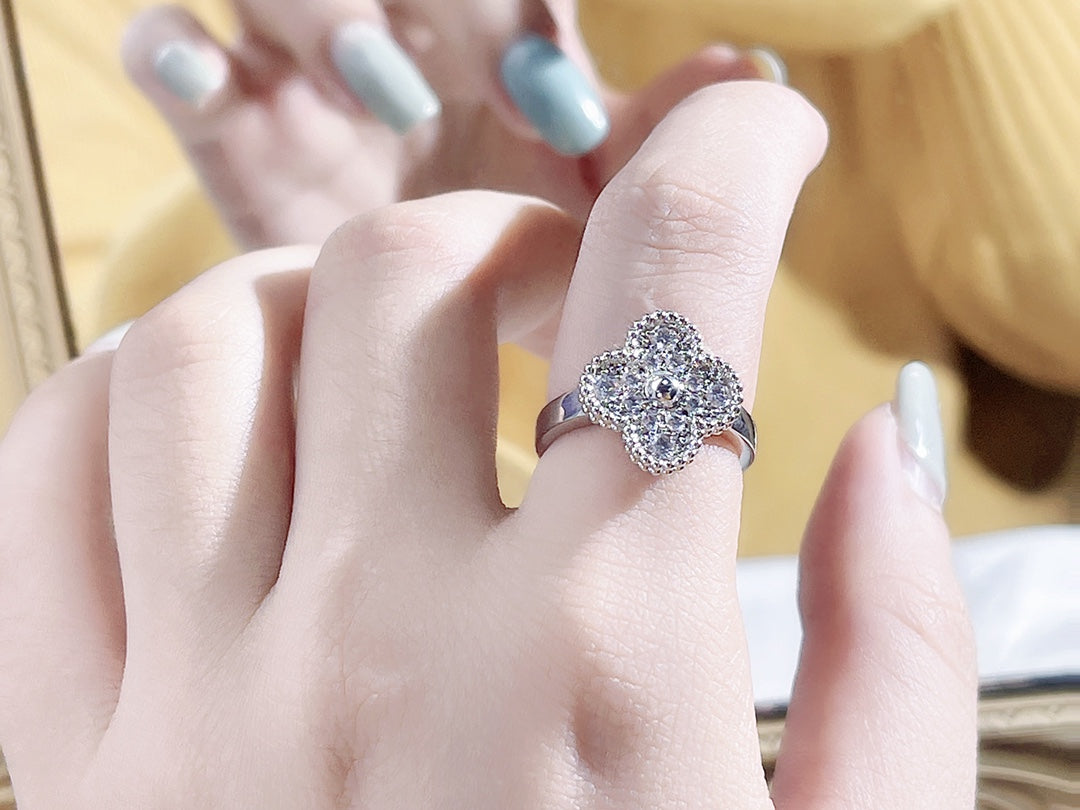 [Basjewels]CLOVER DIAMOND RING