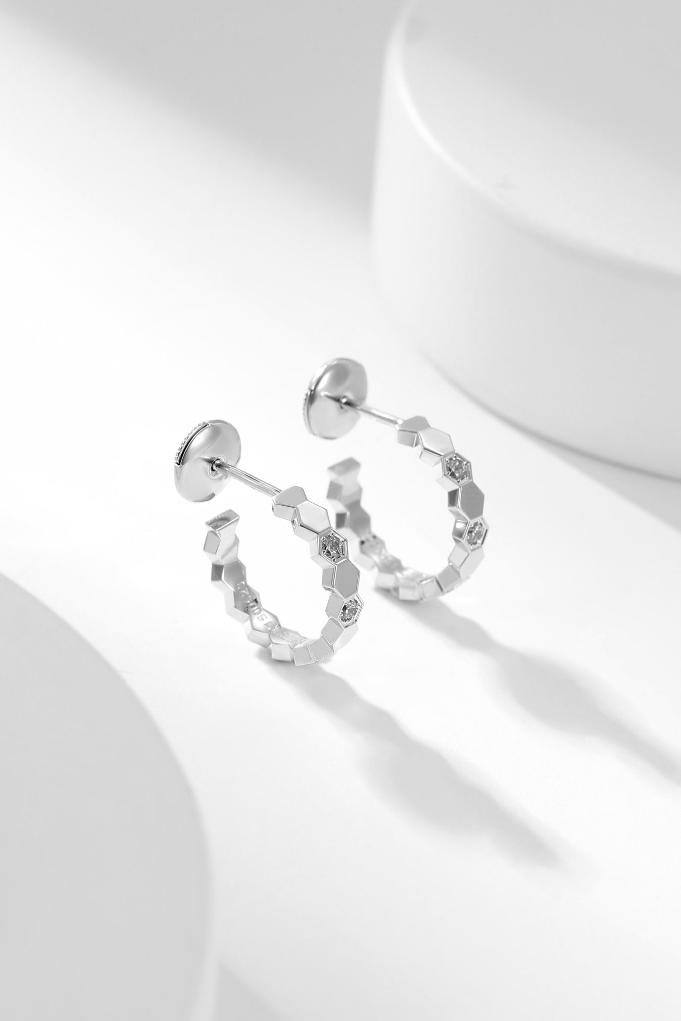 [Basjewels]BEE LOVE DIAMOND HOOP EARRINGS