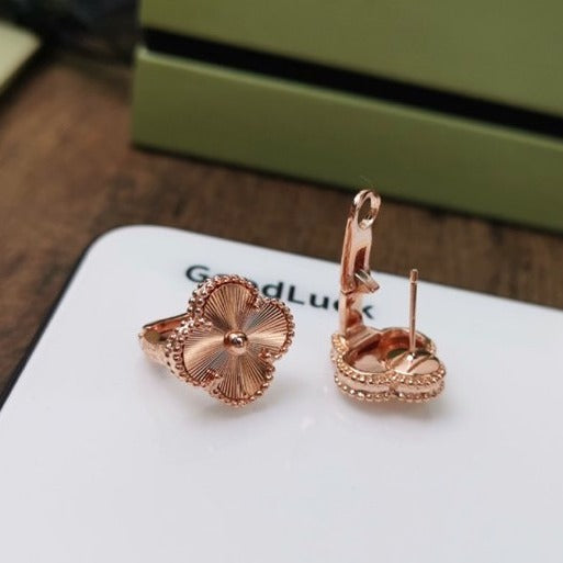 [Basjewels]CLOVER MEDIUM STUD EARRINGS