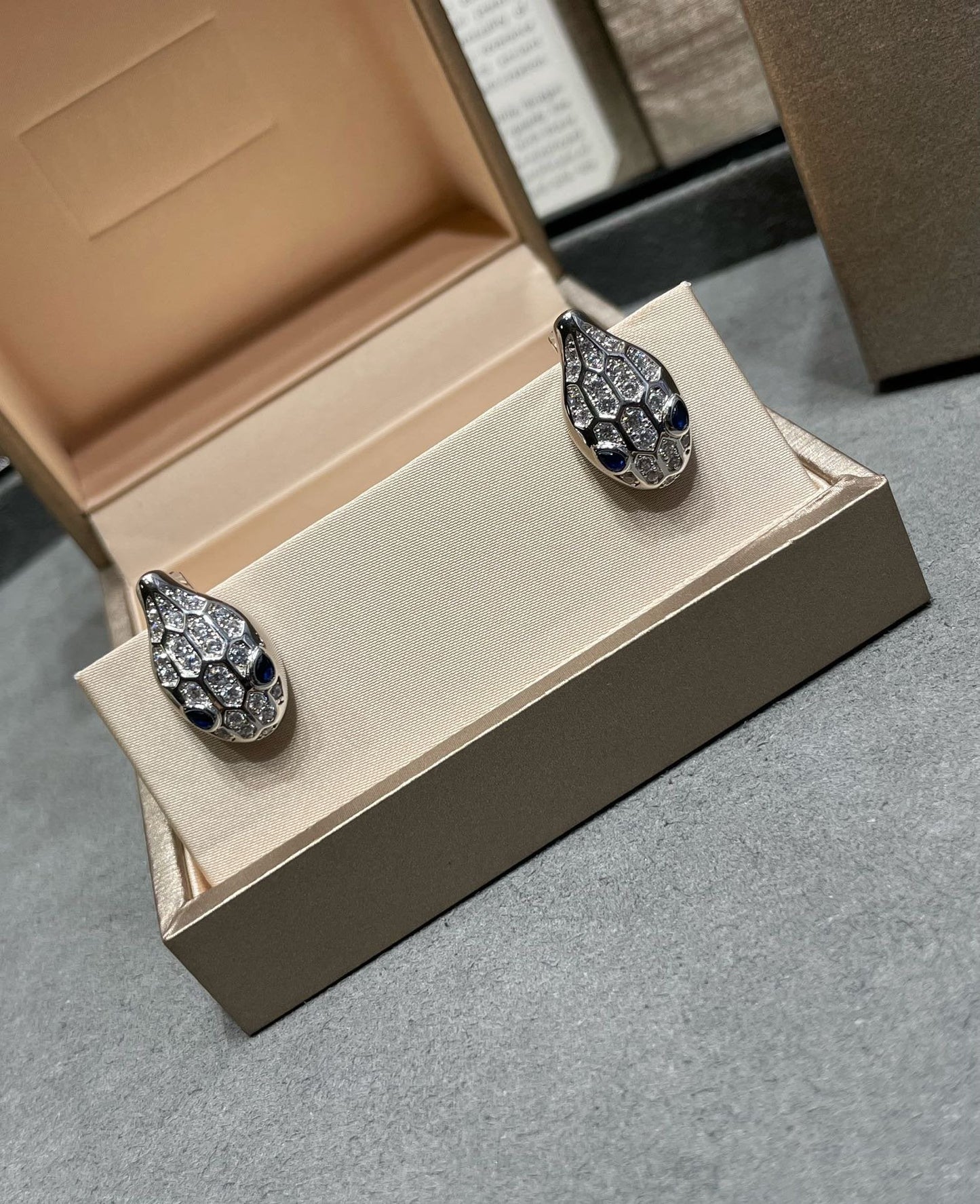 [Basjewels]SERPENT DIAMOND STUD EARRINGS