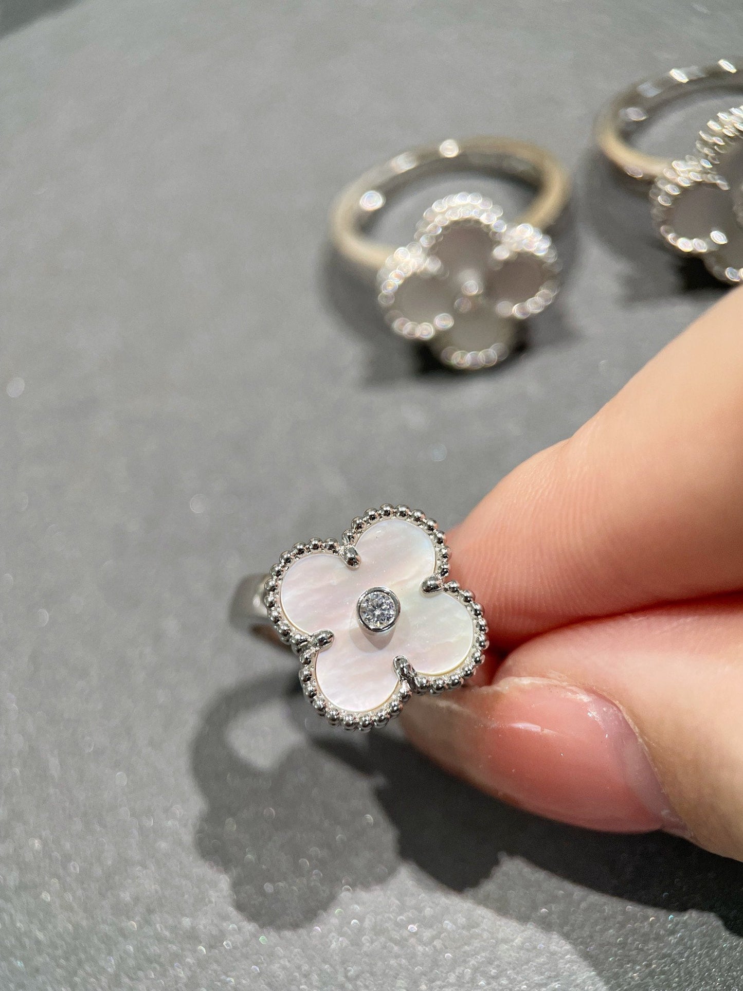 [Basjewels]CLOVER SILVER MOP DIAMOND RING