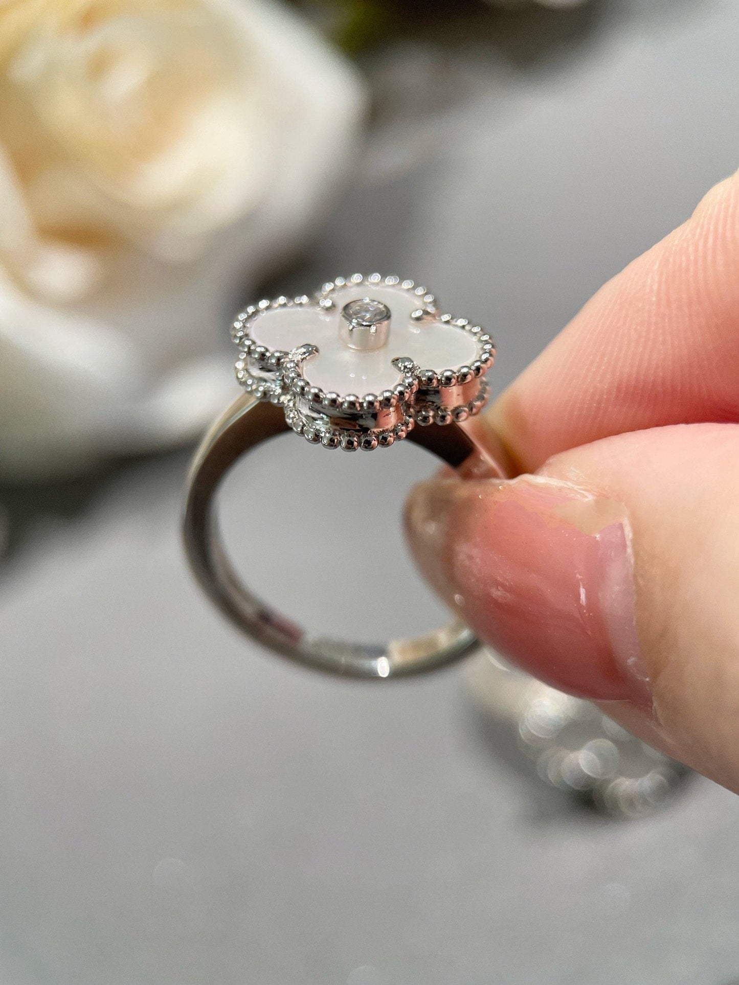 [Basjewels]CLOVER SILVER MOP DIAMOND RING