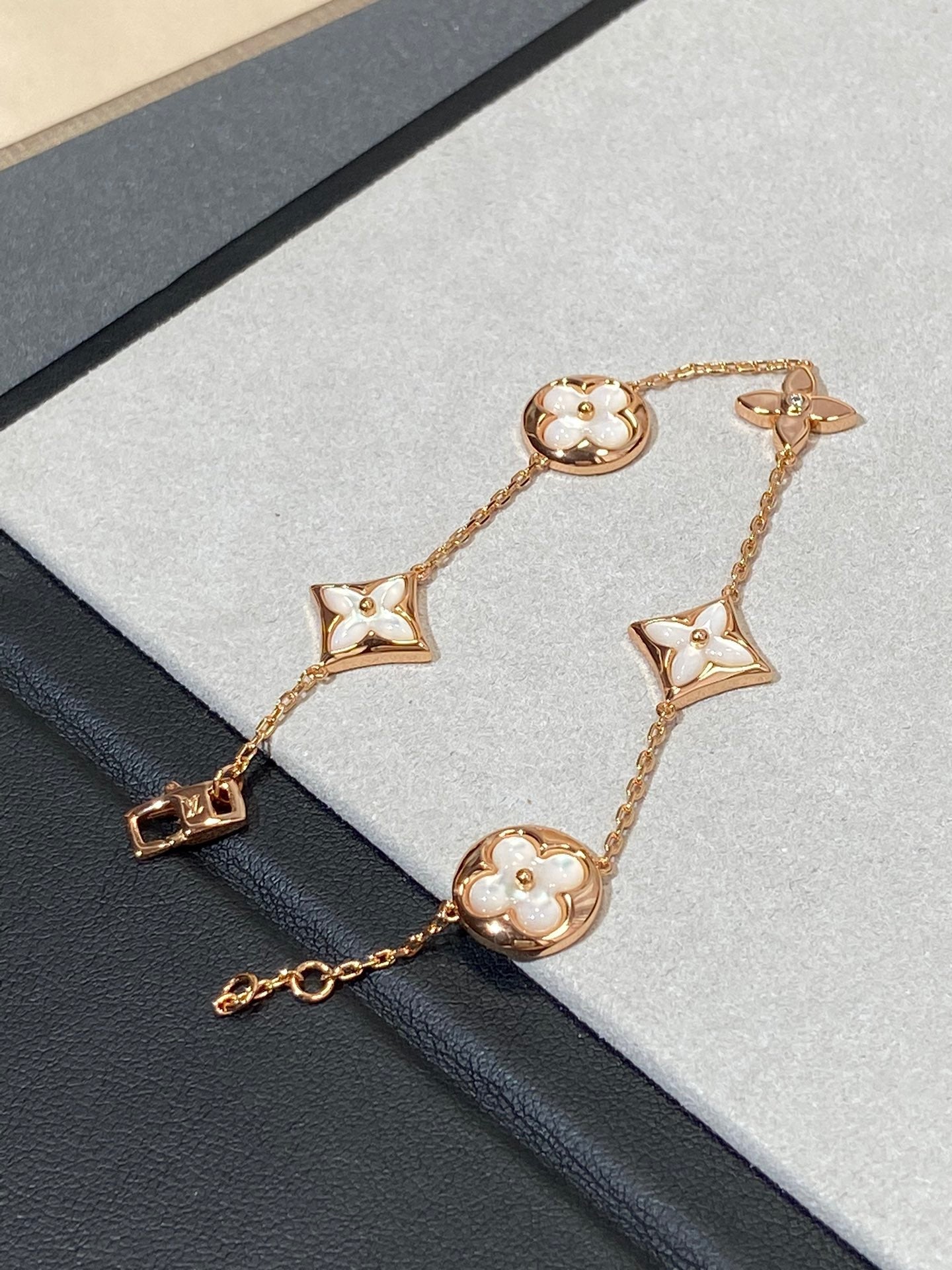 [baslovejewels]STAR AND SUN 5 MOTIF MOP PINK GOLD BRACELET