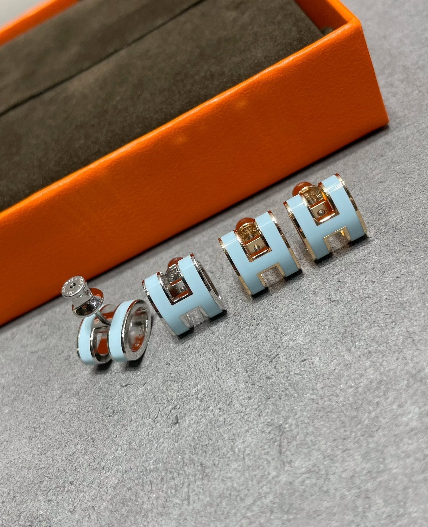 [baslovejewels]POP H SKY BLUE STUD EARRINGS