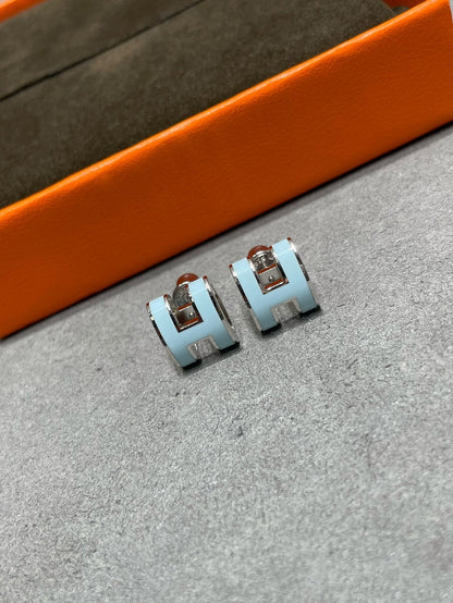 [Basjewels]POP H SKY BLUE STUD EARRINGS