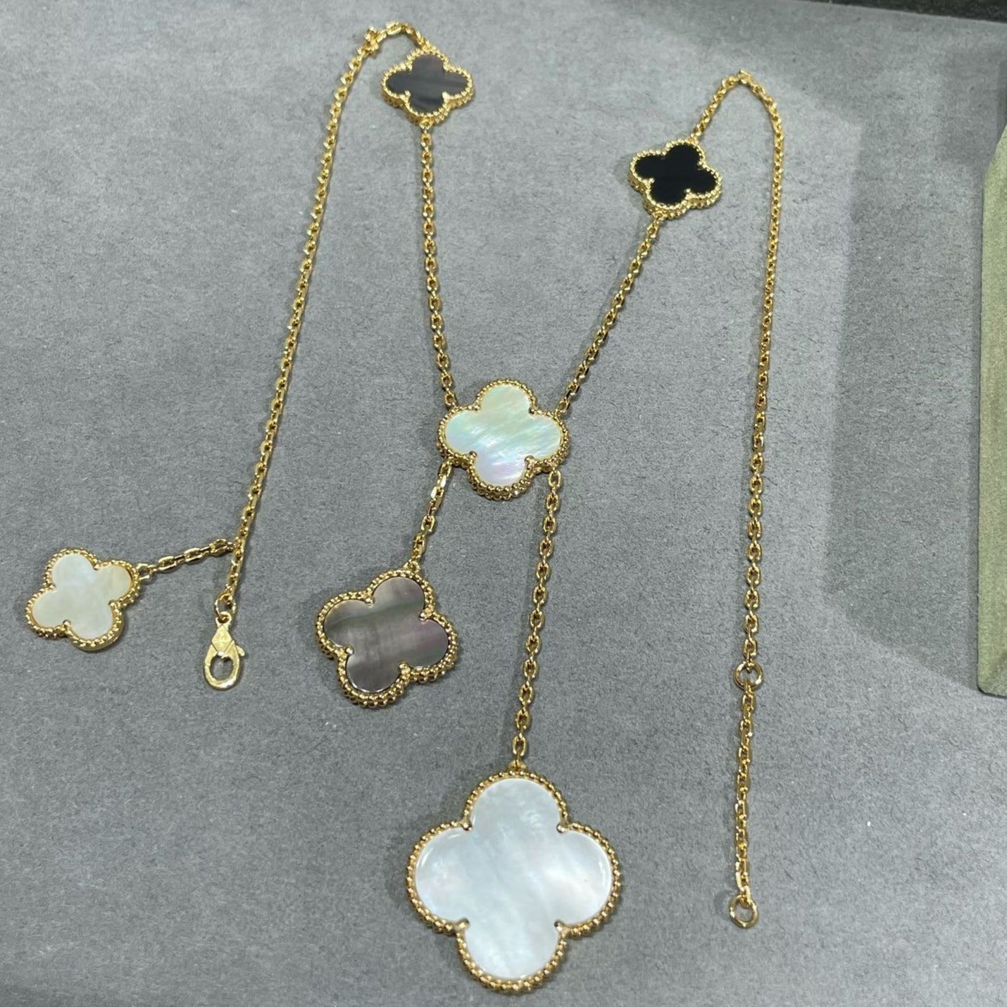 [Basjewels]CLOVER 6 MOTIF MOP ONYX GOLD NECKLACE