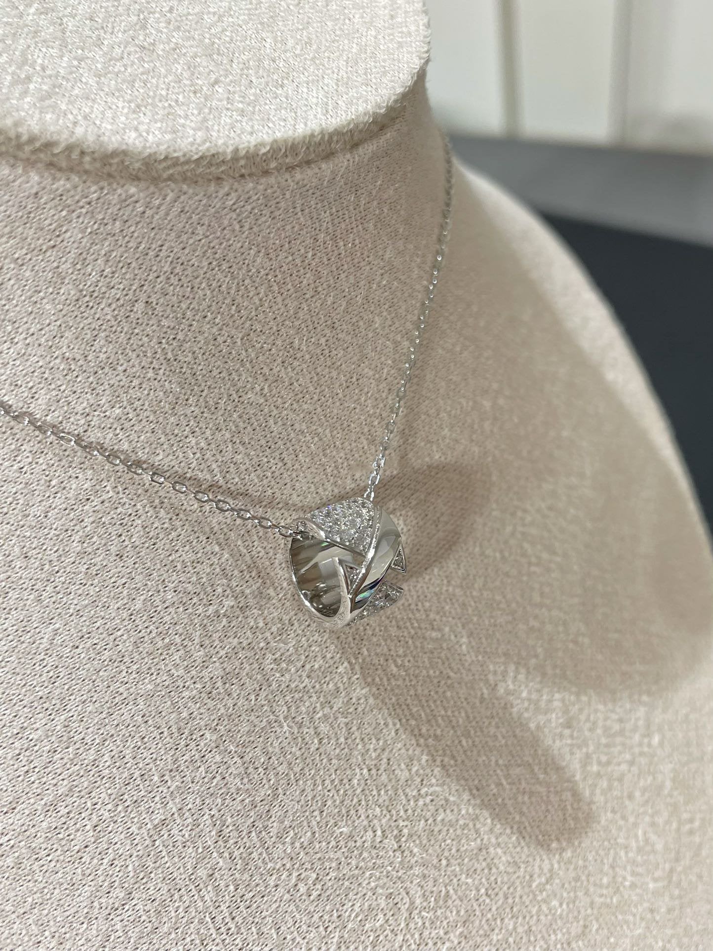 [baslovejewels]LIENS EVIDENCE DIAMOND PAVED NECKLACE