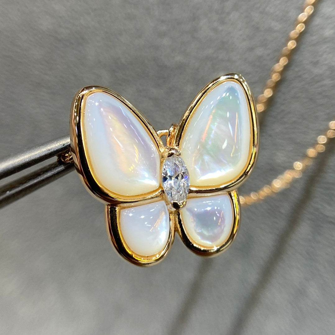 [Basjewels]BUTTERFLY MOP DIAMOND NECKLACE