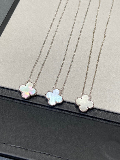 [Basjewels]CLOVER 15MM WHITE MOP NECKLACE