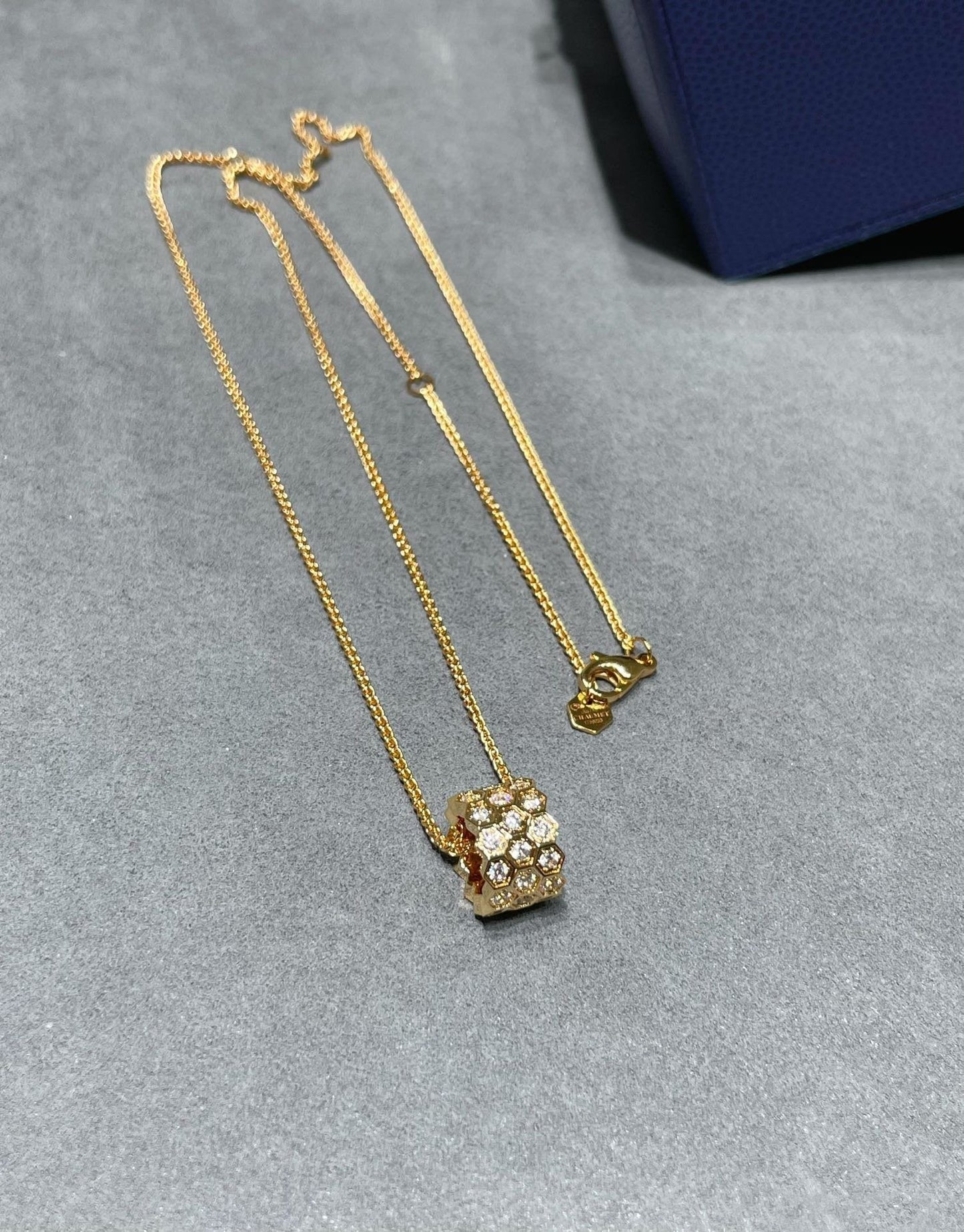 [Basjewels]BEE LOVE DIAMOND PAVED 3 ROW NECKLACE