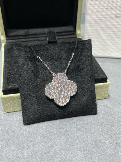 [Basjewels]CLOVER 25MM LARGE PENDANT DIAMOND PAVED SILVER NECKLACE