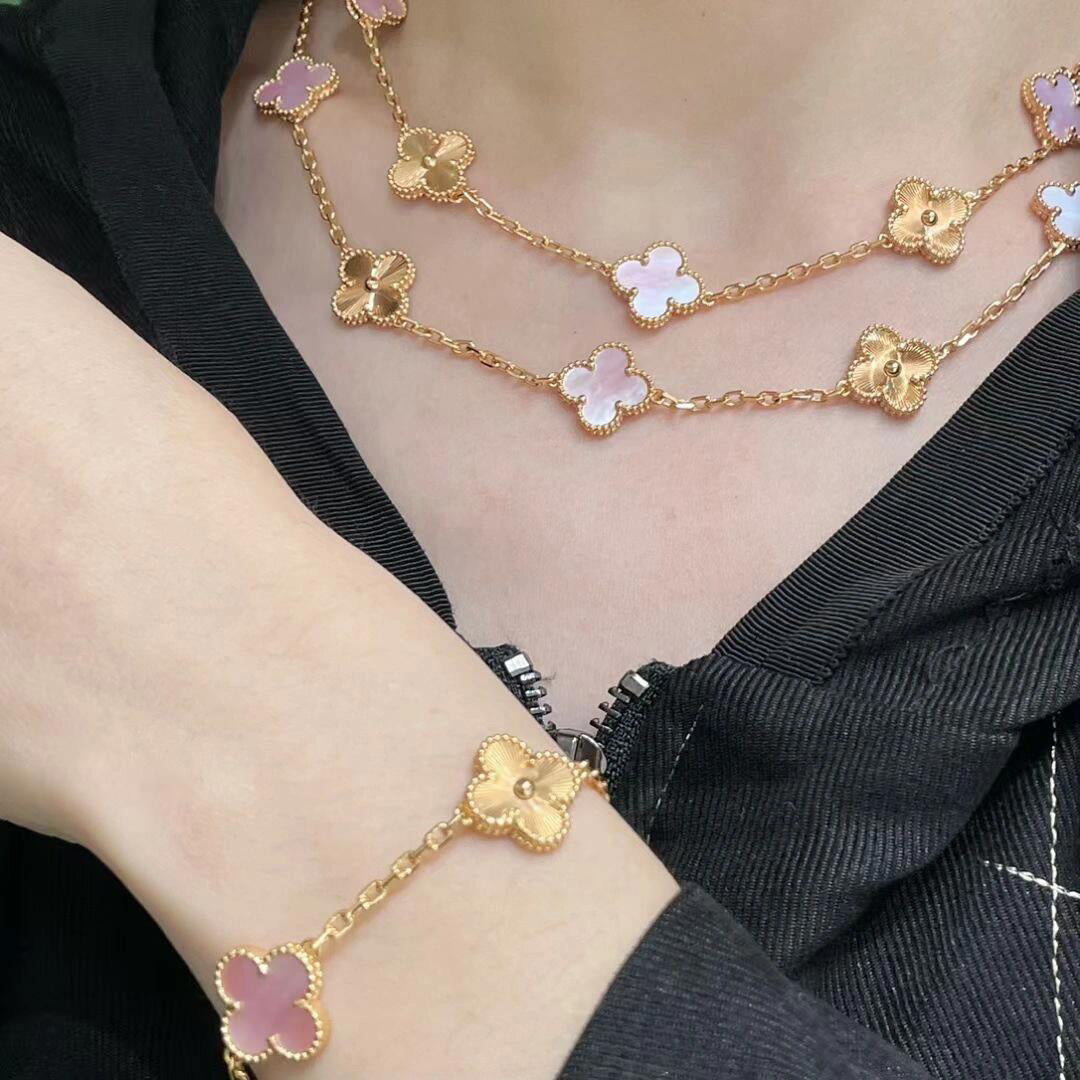 [baslovejewels]CLOVER 20 MOTIFS LASER PINK MOP NECKLACE