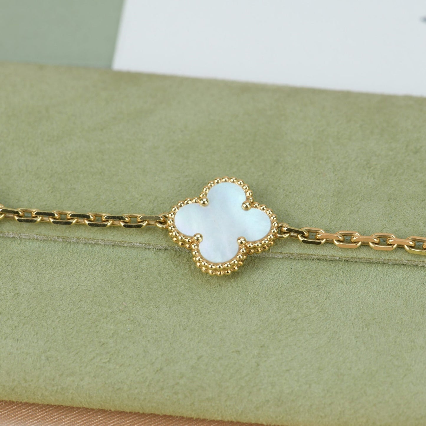 [Basjewels]CLOVER  5 MOTIF WHITE MOP BRACELET