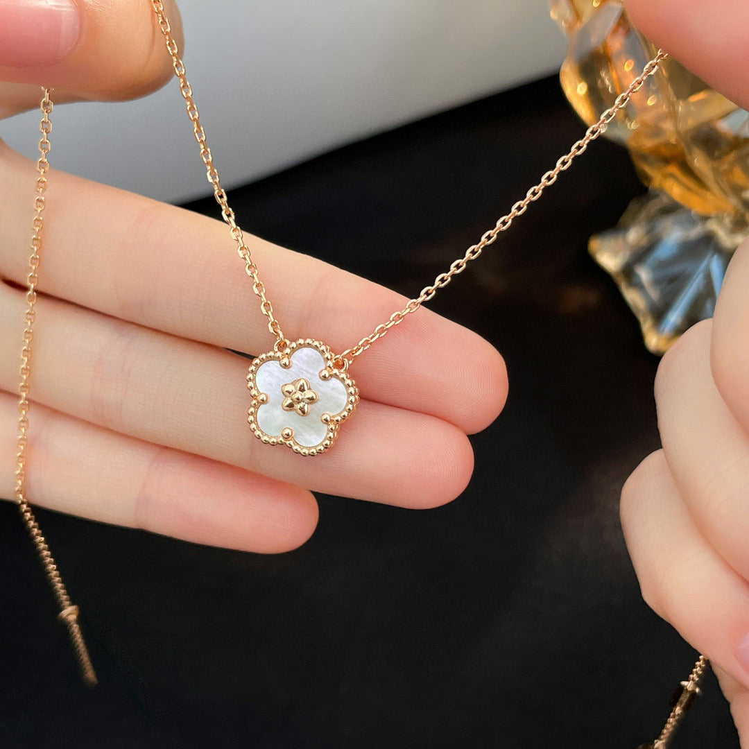 [Basjewels]LUCKY  WHITE MOP  PLUM BLOSSOM NECKLACE