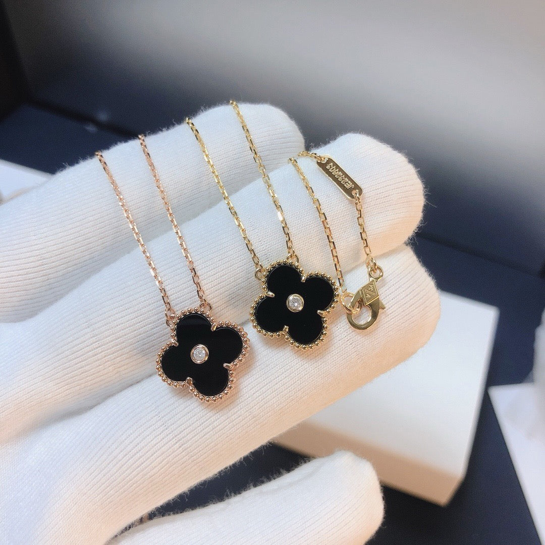 [Basjewels]CLOVER 15MM DIAMOND ONYX NECKLACE