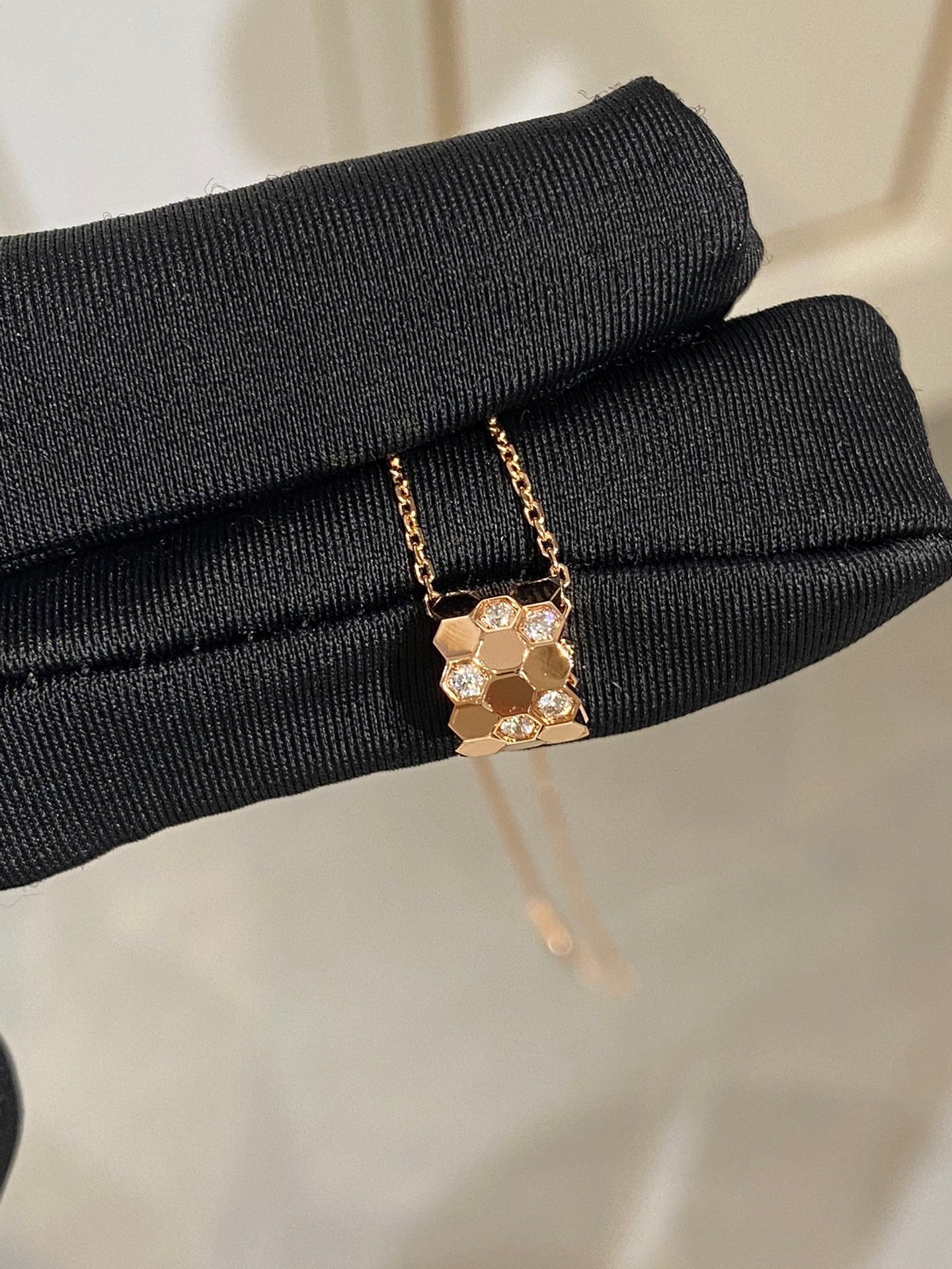 [baslovejewels]BEE LOVE DIAMOND NECKLACE