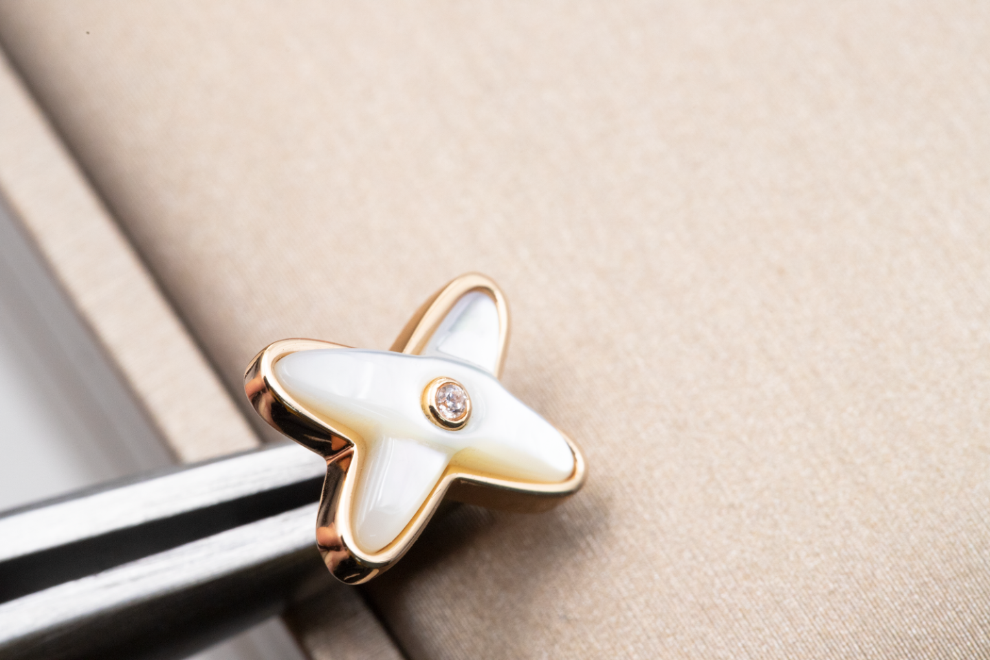 [baslovejewels]JEUX DE WHITE MOP PINK GOLD DIAMOND EARRINGS