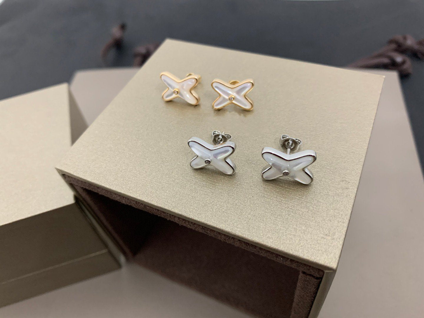 [baslovejewels]JEUX DE WHITE MOP SILVER DIAMOND EARRINGS