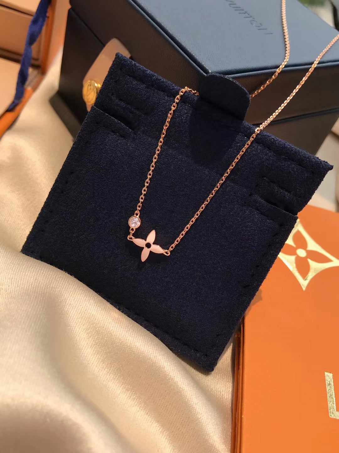 [baslovejewels]BLOSSOM PENDANT PINK GOLD AND DIAMOND