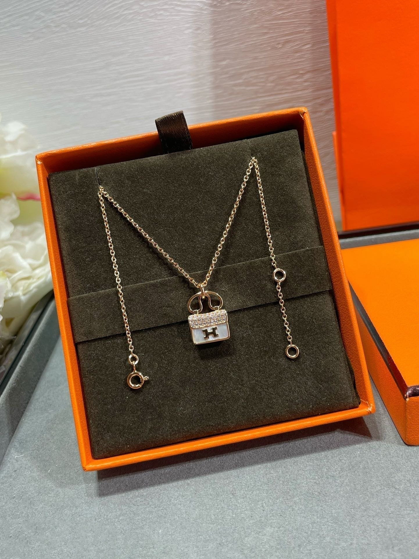[baslovejewels]H CIRCE MOISSANITE PENDANT NECKLACE GOLD