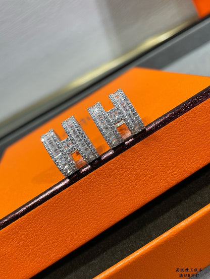 [baslovejewels]H STUD EARRINGS WITH SILVER DIAMONDS