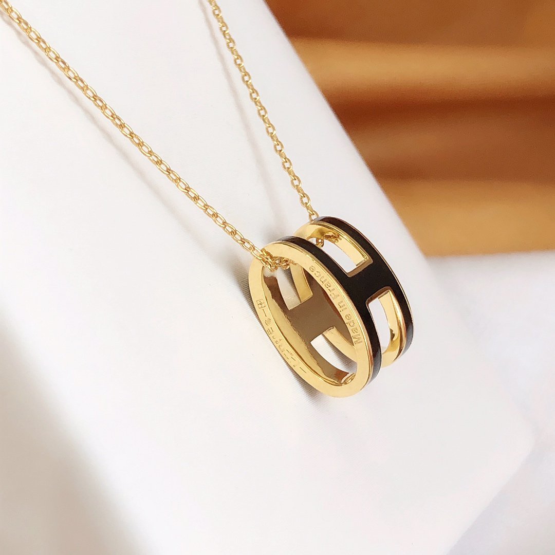 [Basjewels]HM CLIC BLACK ENAMEL GOLD NECKLACE