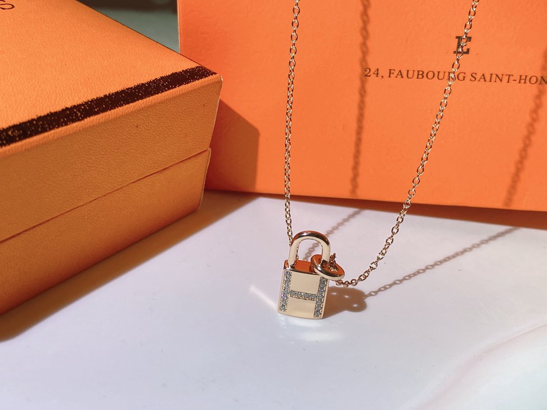 [baslovejewels]HM ADVANCED NICHE LOCK HEAD NECKLACE DIAMONDS